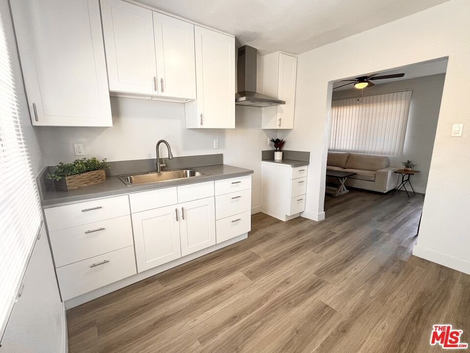 Los Angeles, California, United States 5 - 17652150