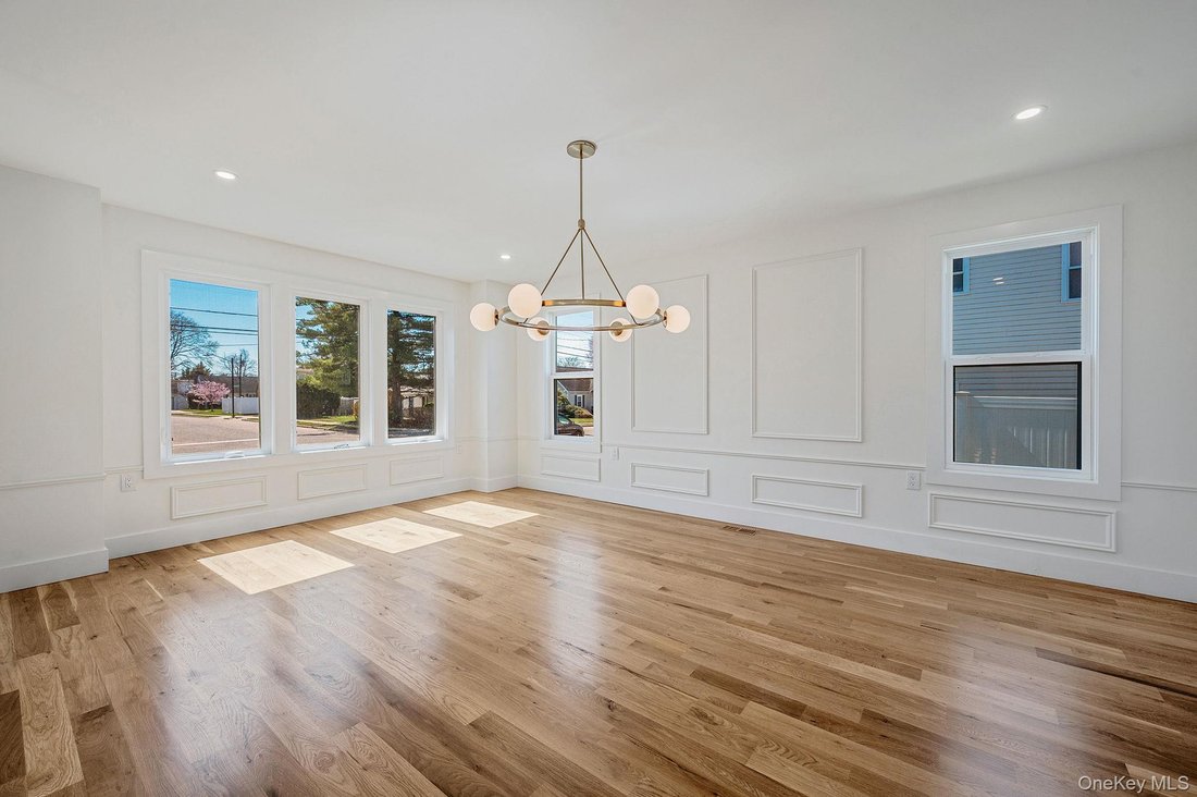 House in Hicksville, New York, United States 5 - 17645192