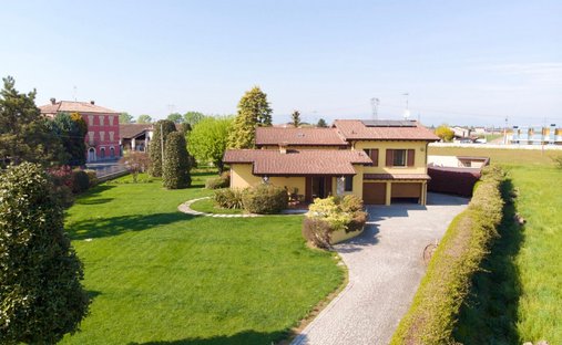 Villa in Calvisano, Lombardy, Italy 1