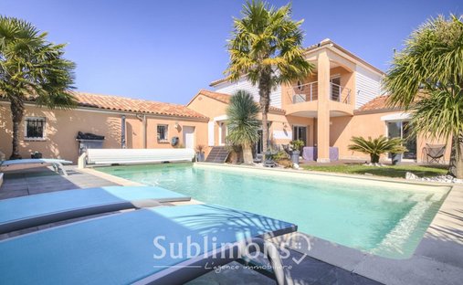 House in Pont-Saint-Martin, Pays de la Loire, France 1