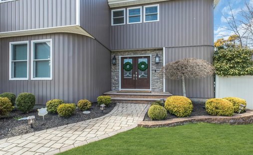 House in West Babylon, New York, United States 1