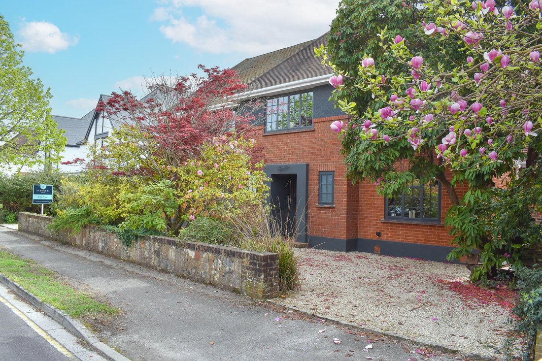 House in Highcliffe, England 2 - 17598620