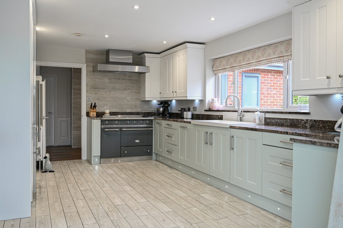 Bungalow in Ringwood, England 3 - 17648075