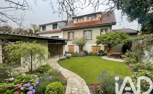 House in Mazurières, Rueil-Malmaison, France 1