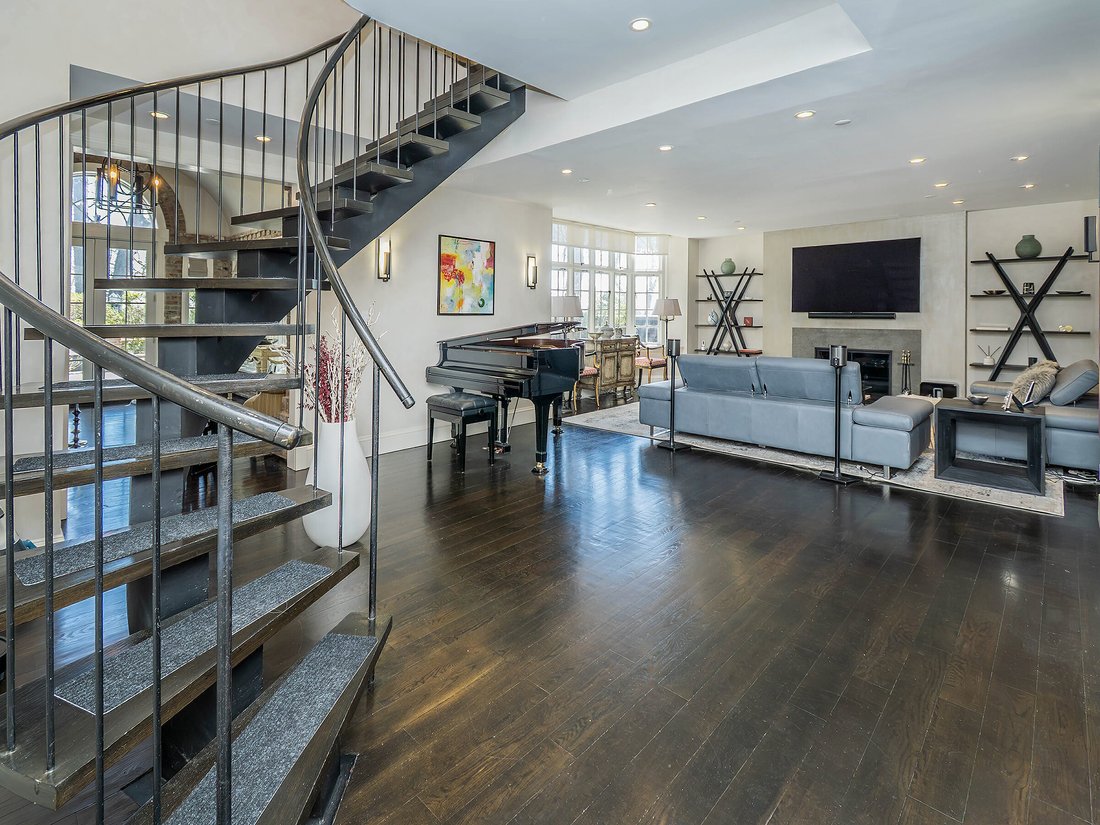 Condo in Albertson, New York, United States 5 - 17644632
