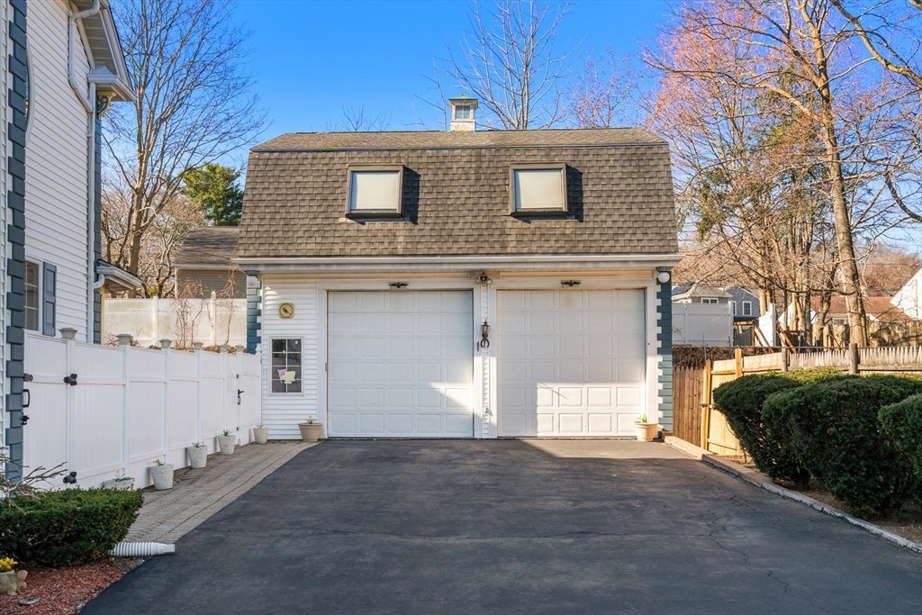 House in Waltham, Massachusetts, United States 3 - 17644578