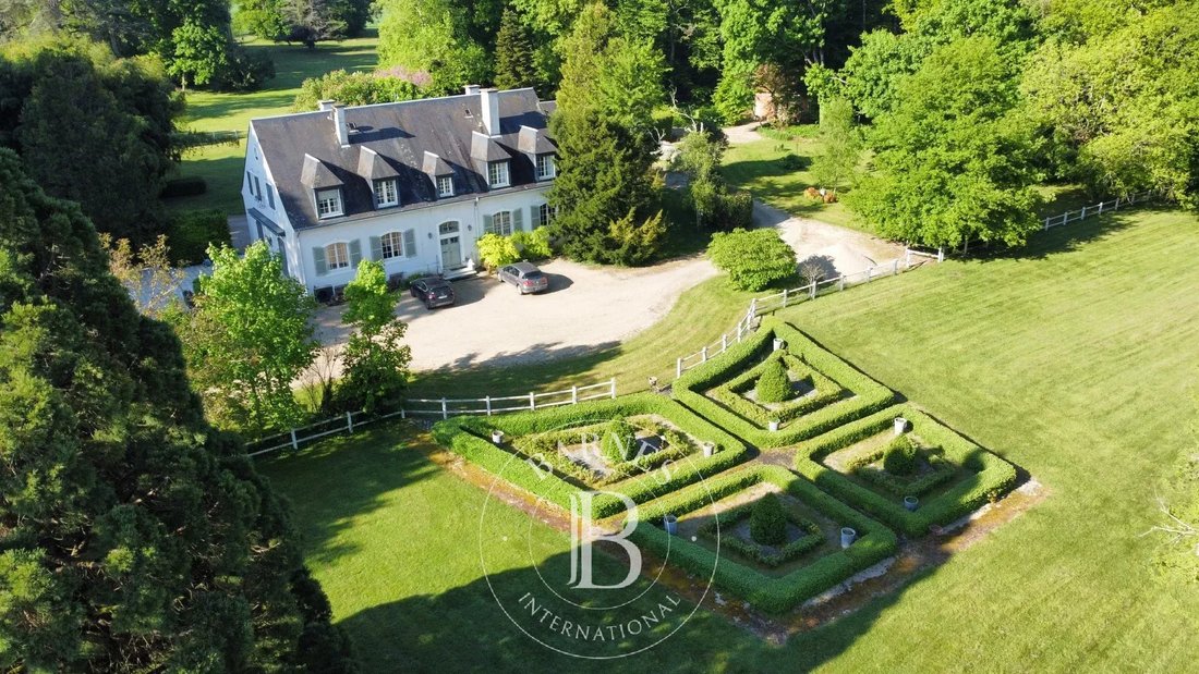 Estate in Bourges, Centre-Val de Loire, France 1 - 15590417