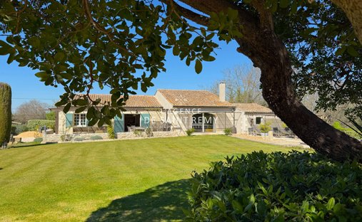 Villa in Saint-Rémy-de-Provence, Provence-Alpes-Côte d'Azur, France 1