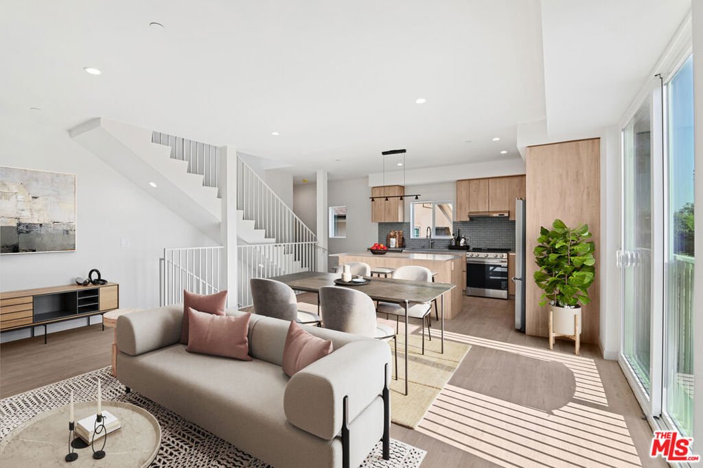 Los Angeles, California, United States 1 - 17648244