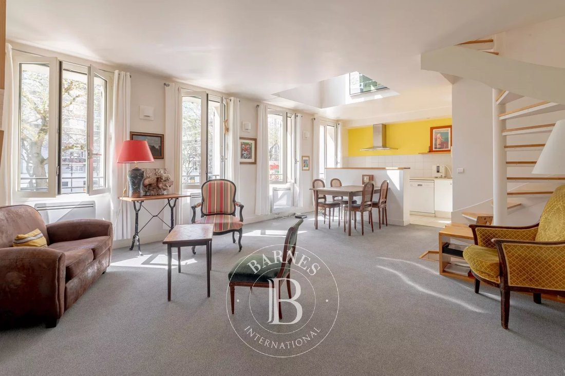Townhouse in Perouses, Paris, Ile-de-France 1 - 17423475