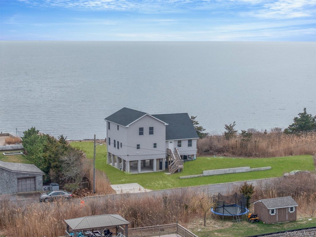 House in East Patchogue, New York, United States 1 - 17533939