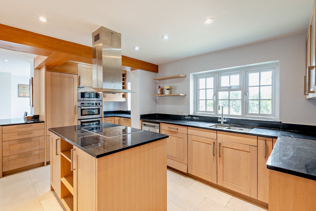 House in Billingshurst, England 4 - 17645275