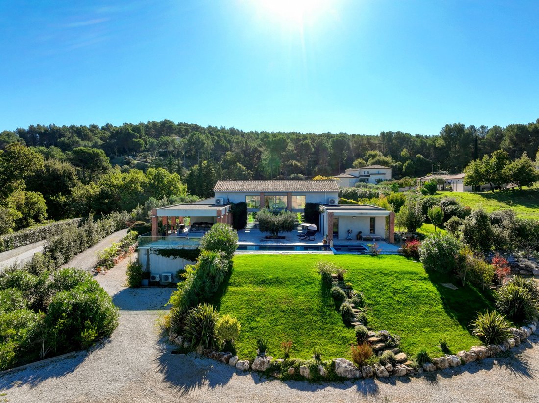 House in Bouc-Bel-Air, Provence-Alpes-Côte d'Azur, France 1 - 17650050
