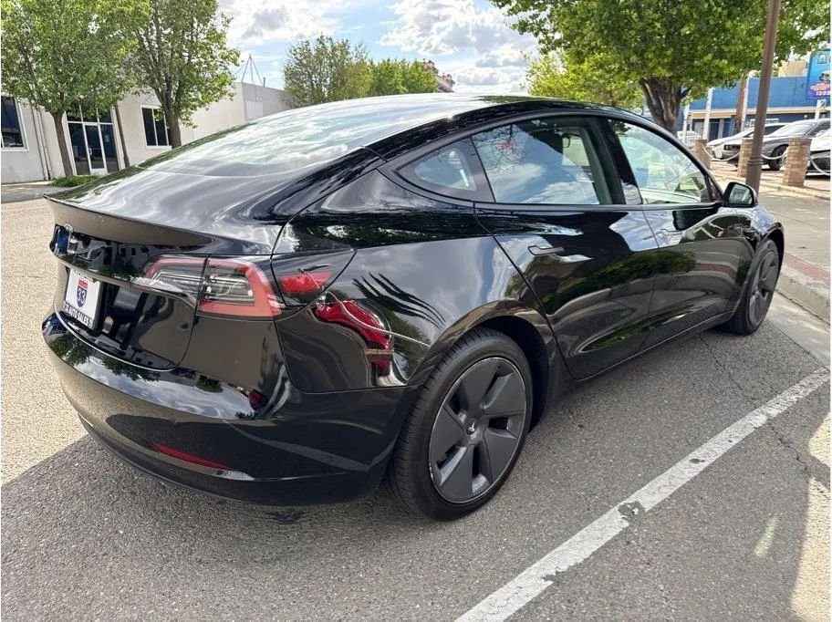 Sedan in Newman, CA, United States 5 - 17647410