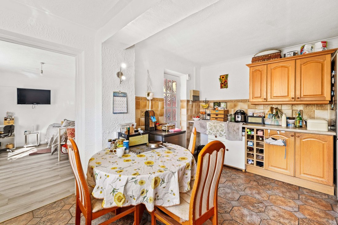 House in Burgess Hill, England 4 - 17646881