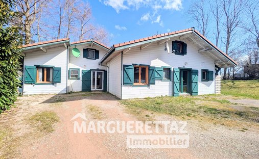 Chalet in Sud, La Roche-sur-Foron, France 1