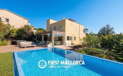 Villa in Costa de la Calma, Calvia, Balearic Islands 1