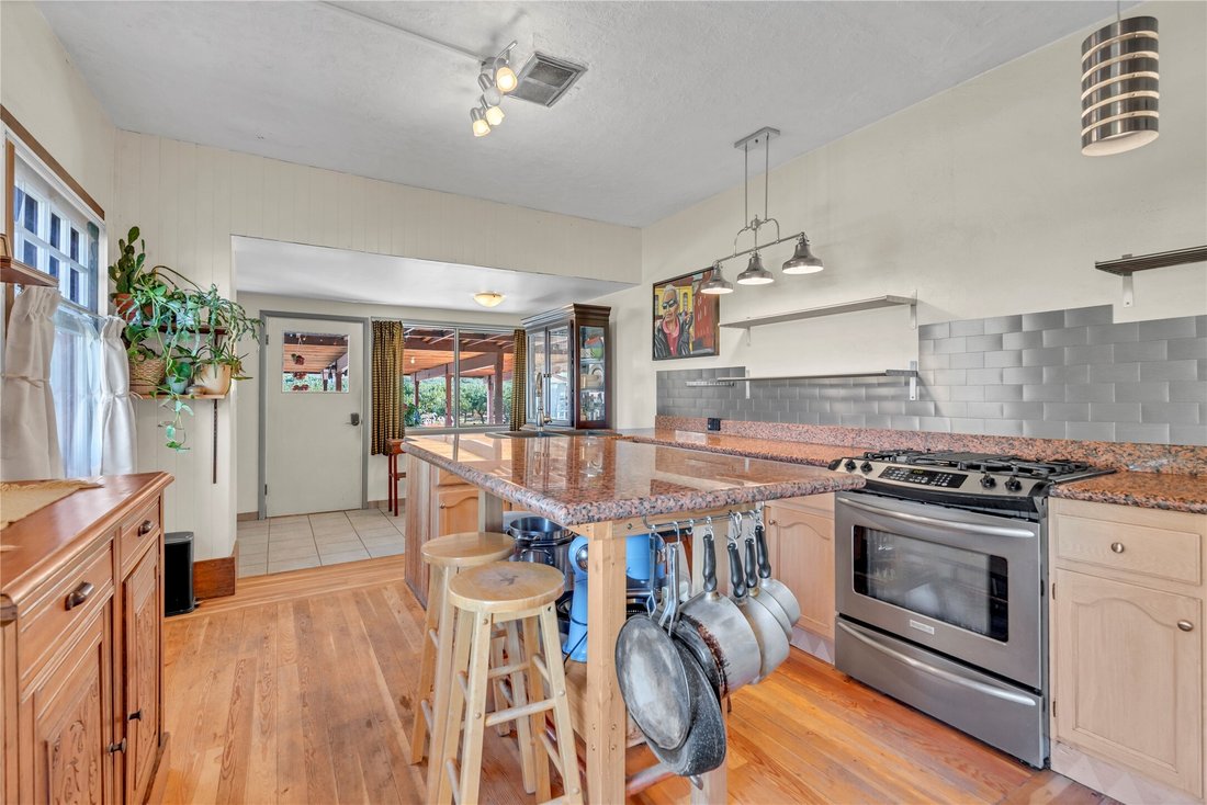 House in Penticton, British Columbia, Canada 4 - 17650081