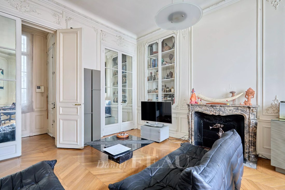 Apartment in Elysées-Madeleine, Paris 8e Arrondissement, Paris 4 - 17645415