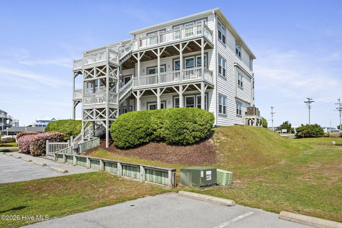 Condo in Emerald Isle, North Carolina, United States 1 - 17652182