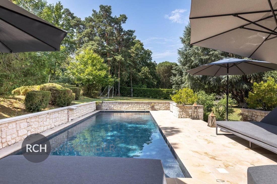 House in Bazoches-sur-Guyonne, Ile-de-France, France 2 - 17653847