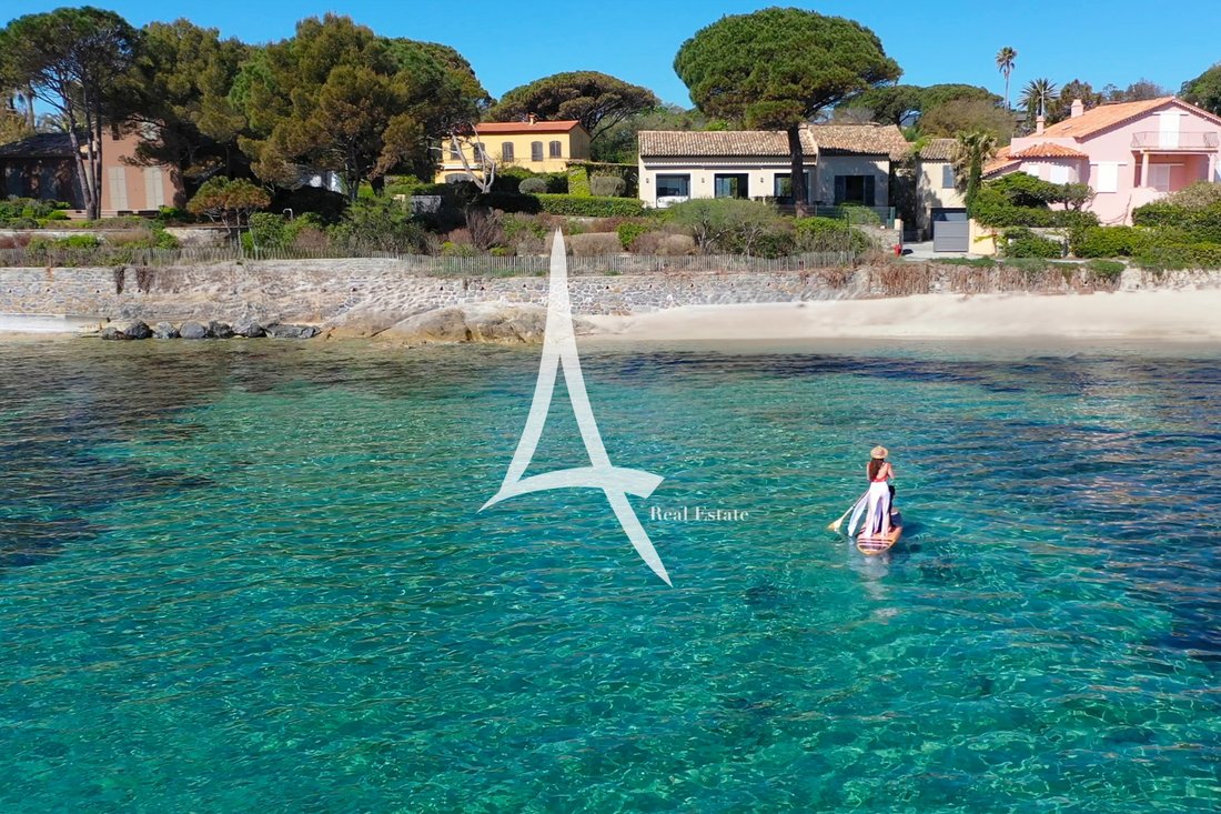 Villa in Grimaud, Provence-Alpes-Côte d'Azur, France 1 - 17573244