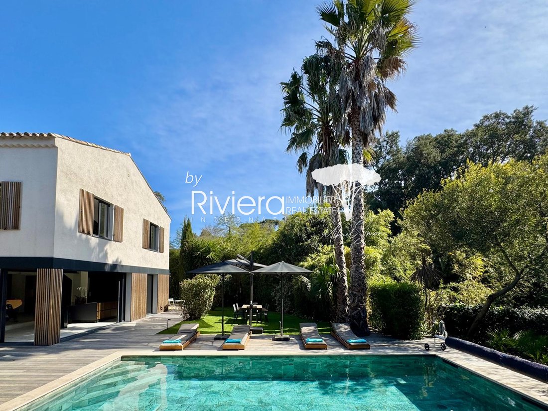 Villa in La Croix-Valmer, Provence-Alpes-Côte d'Azur, France 2 - 15390208