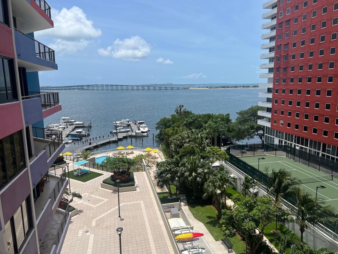 Condo in Miami, Florida, United States 5 - 17645149