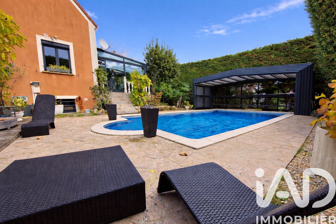 House in Mandres-les-Roses, Ile-de-France, France 2 - 17483467