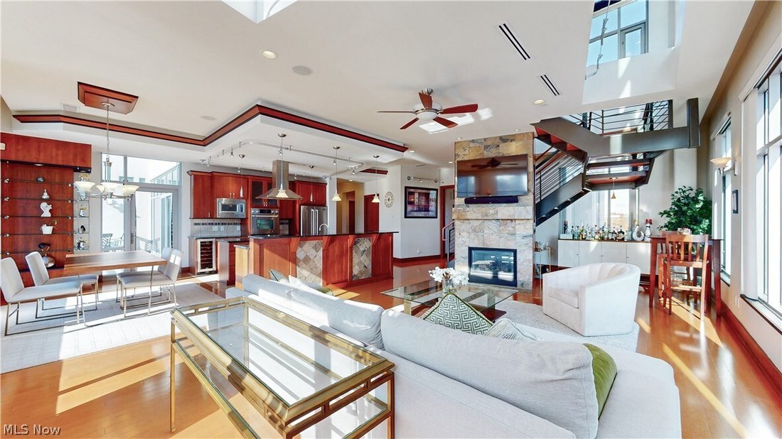 Condo in Akron, Ohio, United States 5 - 17648120