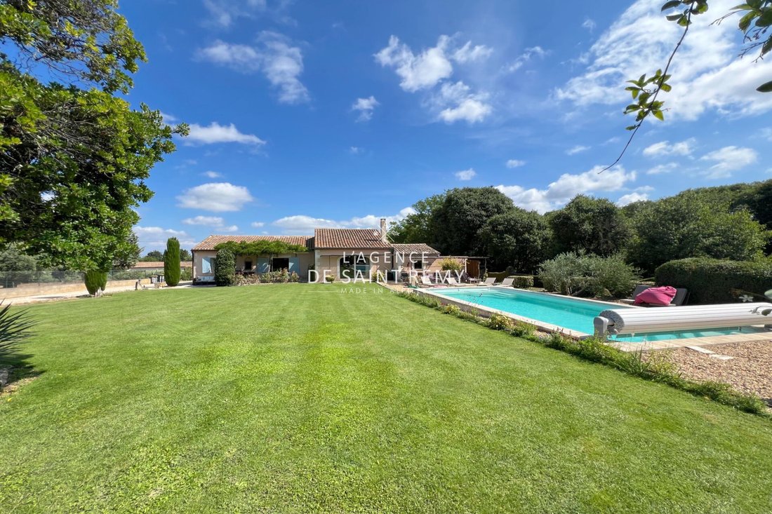 Villa in Saint-Rémy-de-Provence, Provence-Alpes-Côte d'Azur, France 2 - 14434273