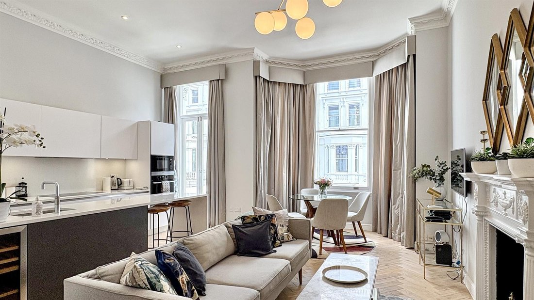 Apartment in Earls Court, Kensington And Chelsea, England 1 - 17653882