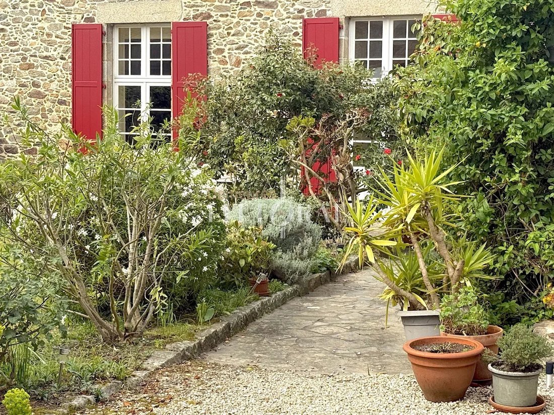 Estate in France 2 - 17423618