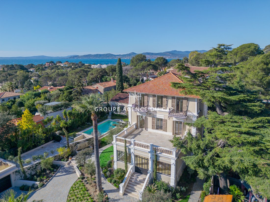 Villa in Les Plaines-Les Tasses, Saint-Raphaël, France 1 - 17410614