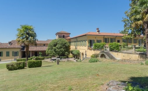 Villa in Montevecchia, Lombardy, Italy 1