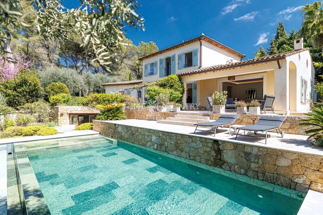 Villa in Mougins, Provence-Alpes-Côte d'Azur, France 1 - 17645141