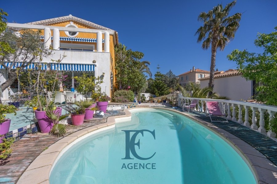 House in Bandol, Provence-Alpes-Côte d'Azur, France 1 - 17646487