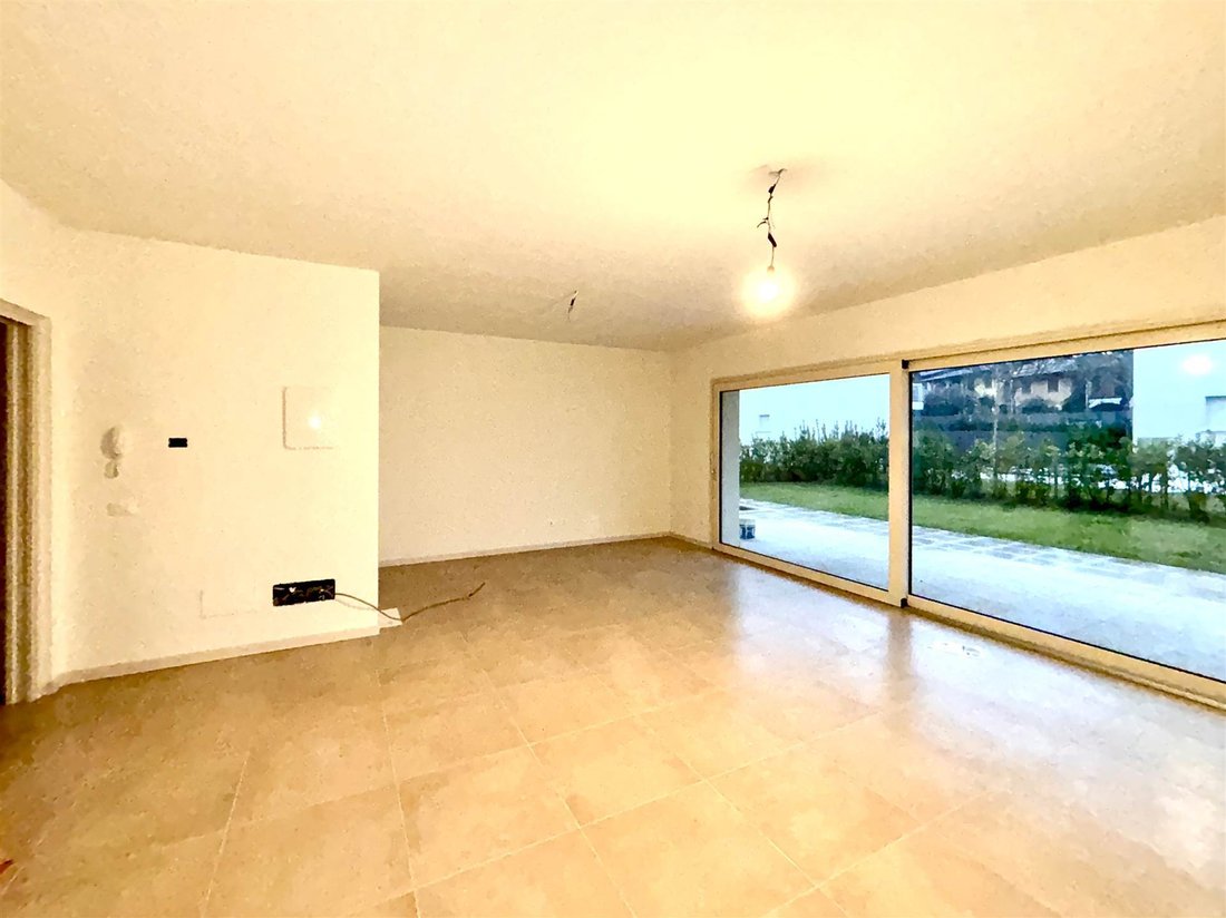 Villa in Manerba del Garda, Lombardy, Italy 2 - 17650361