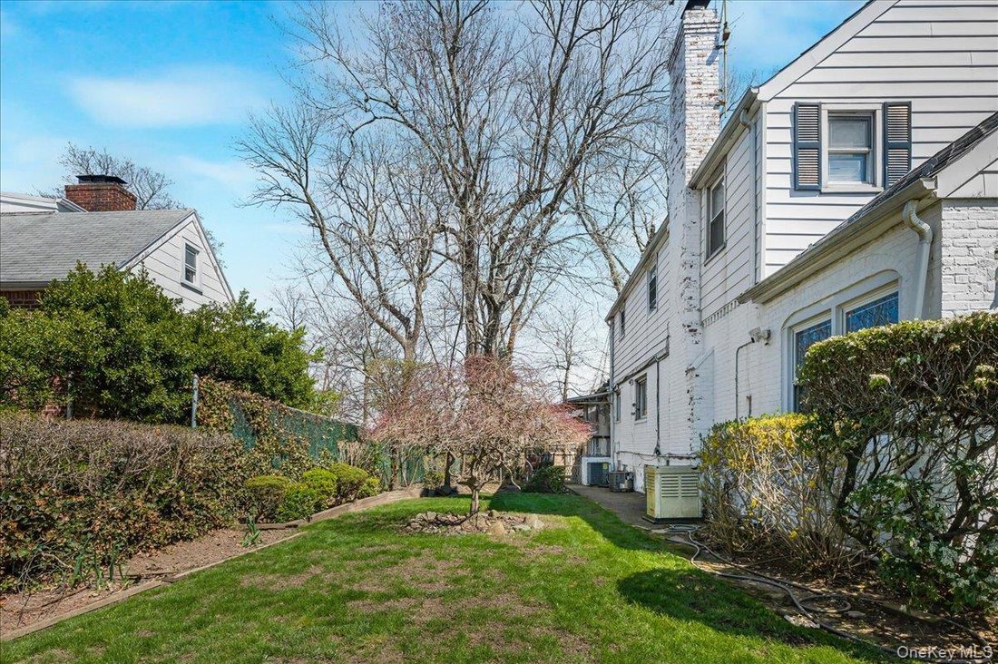 House in New York, New York, United States 3 - 17653816