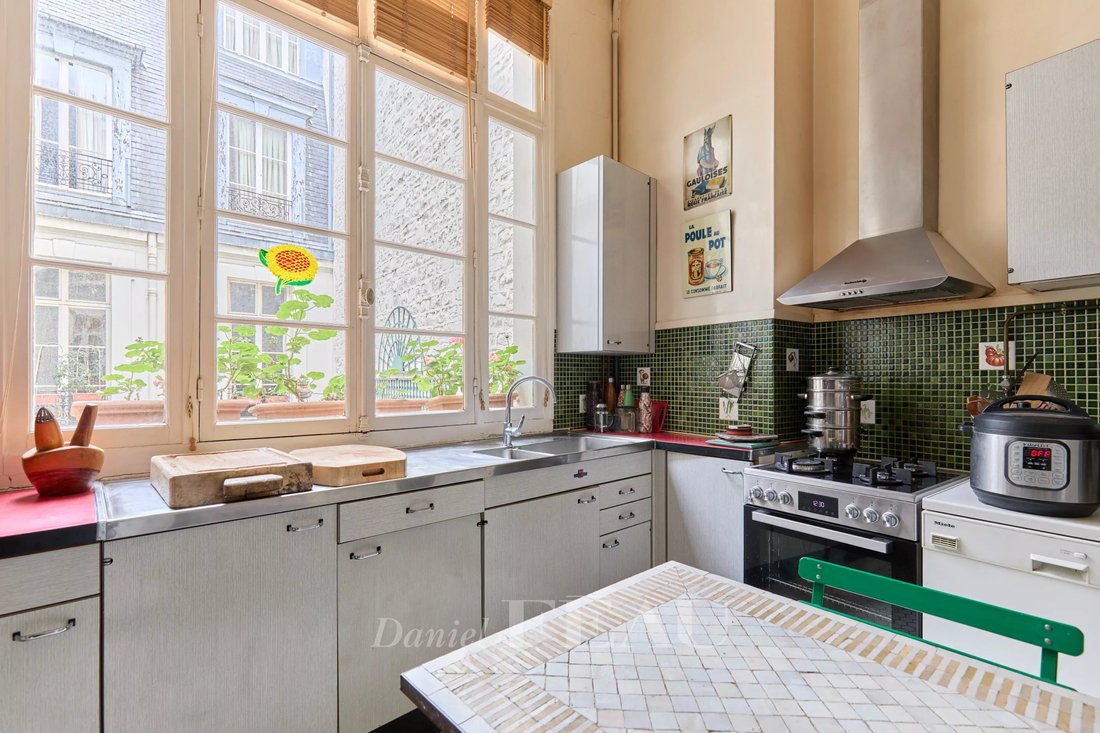 Apartment in Elysées-Madeleine, Paris 8e Arrondissement, Paris 5 - 17645415