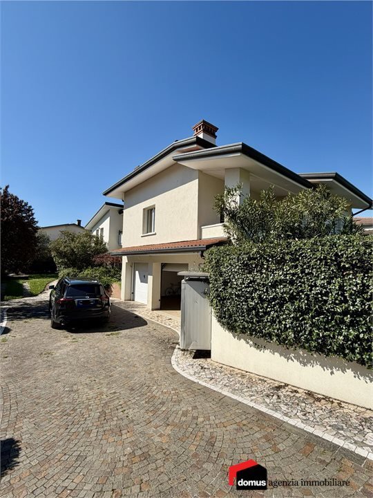 Villa in Thiene, Veneto, Italy 1 - 17647894