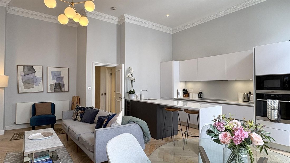 Apartment in Earls Court, Kensington And Chelsea, England 2 - 17653882