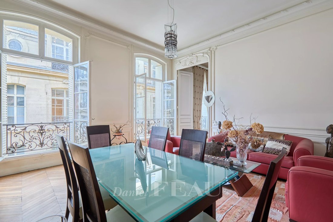 Apartment in Elysées-Madeleine, Paris 8e Arrondissement, Paris 2 - 17645415