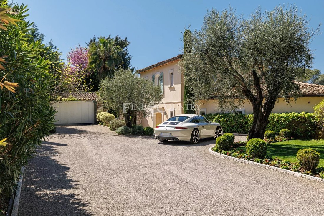 Villa in Mougins, Provence-Alpes-Côte d'Azur, France 3 - 17645141