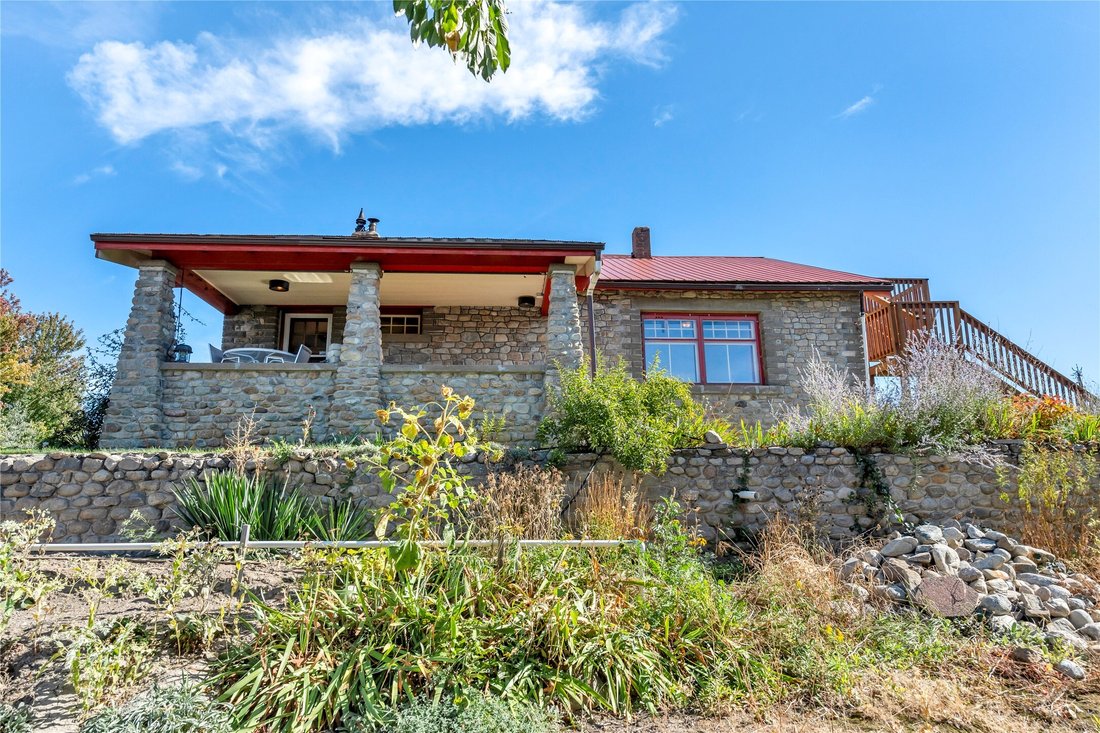 House in Penticton, British Columbia, Canada 3 - 17650081