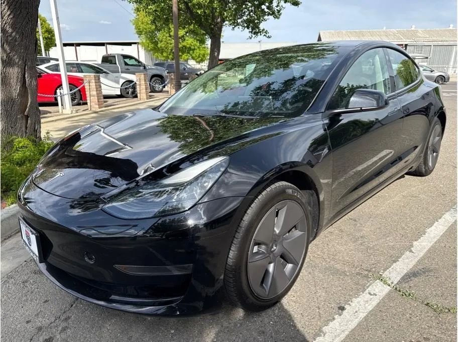 Sedan in Newman, CA, United States 1 - 17647410