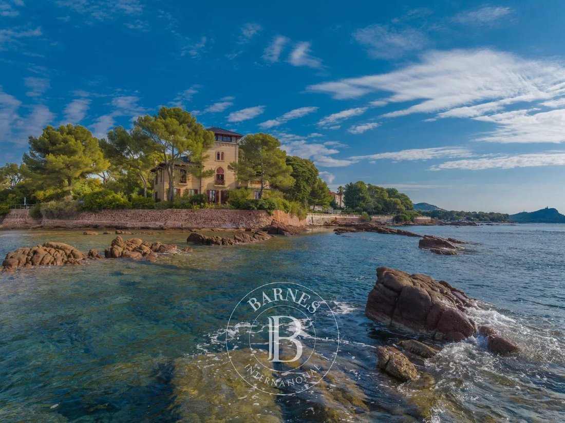 Villa in Boulouris, Saint-Raphaël, France 1 - 17645618