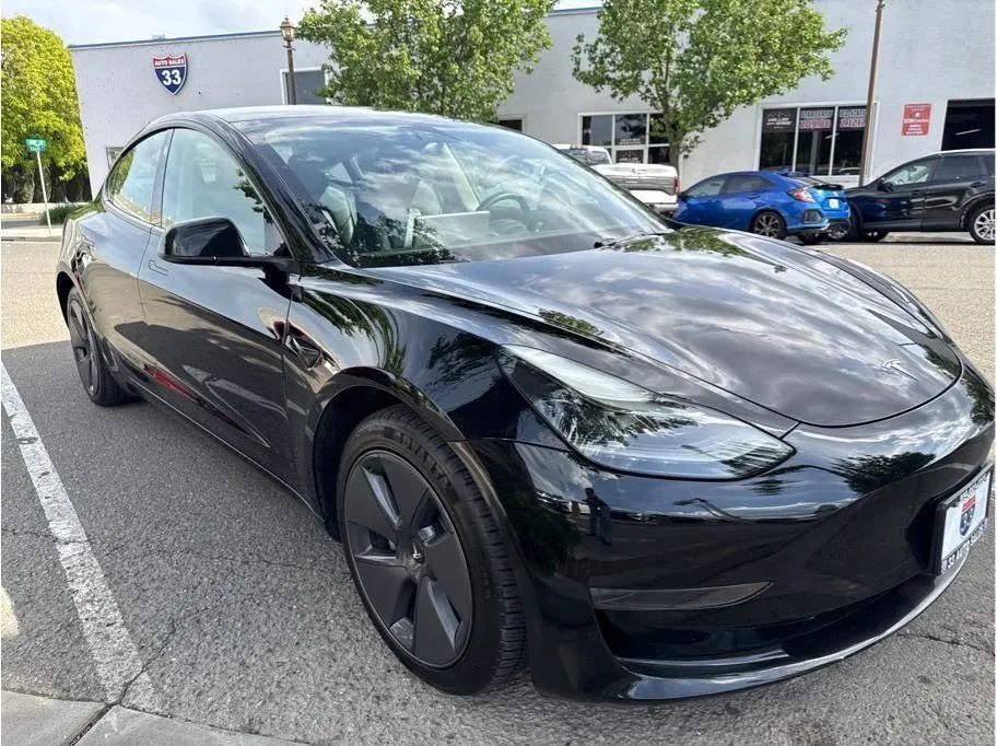 Sedan in Newman, CA, United States 3 - 17647410