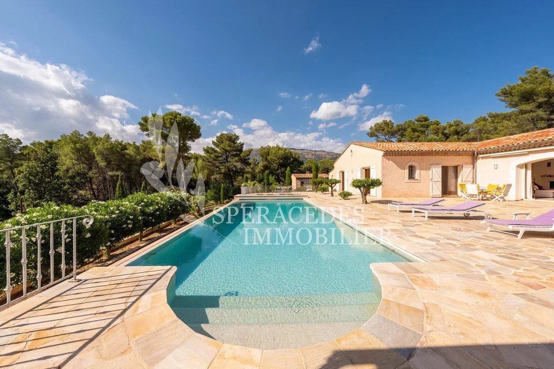 Villa in Grasse, Provence-Alpes-Côte d'Azur, France 2 - 17646982