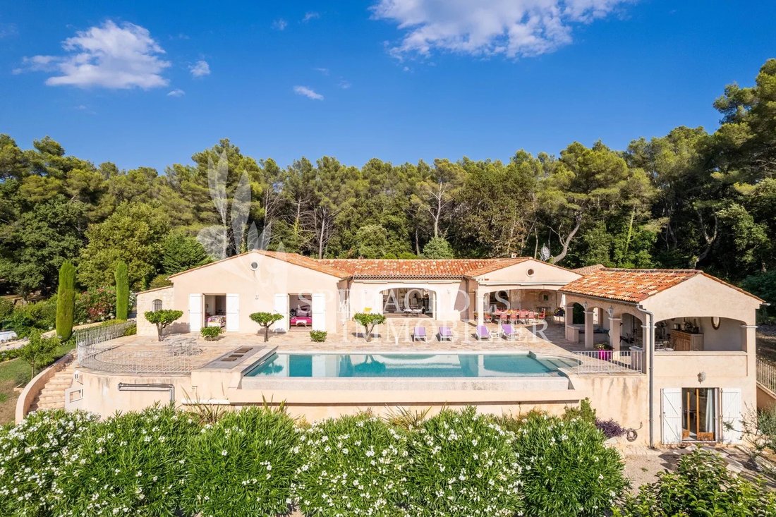 Villa in Grasse, Provence-Alpes-Côte d'Azur, France 3 - 17646982